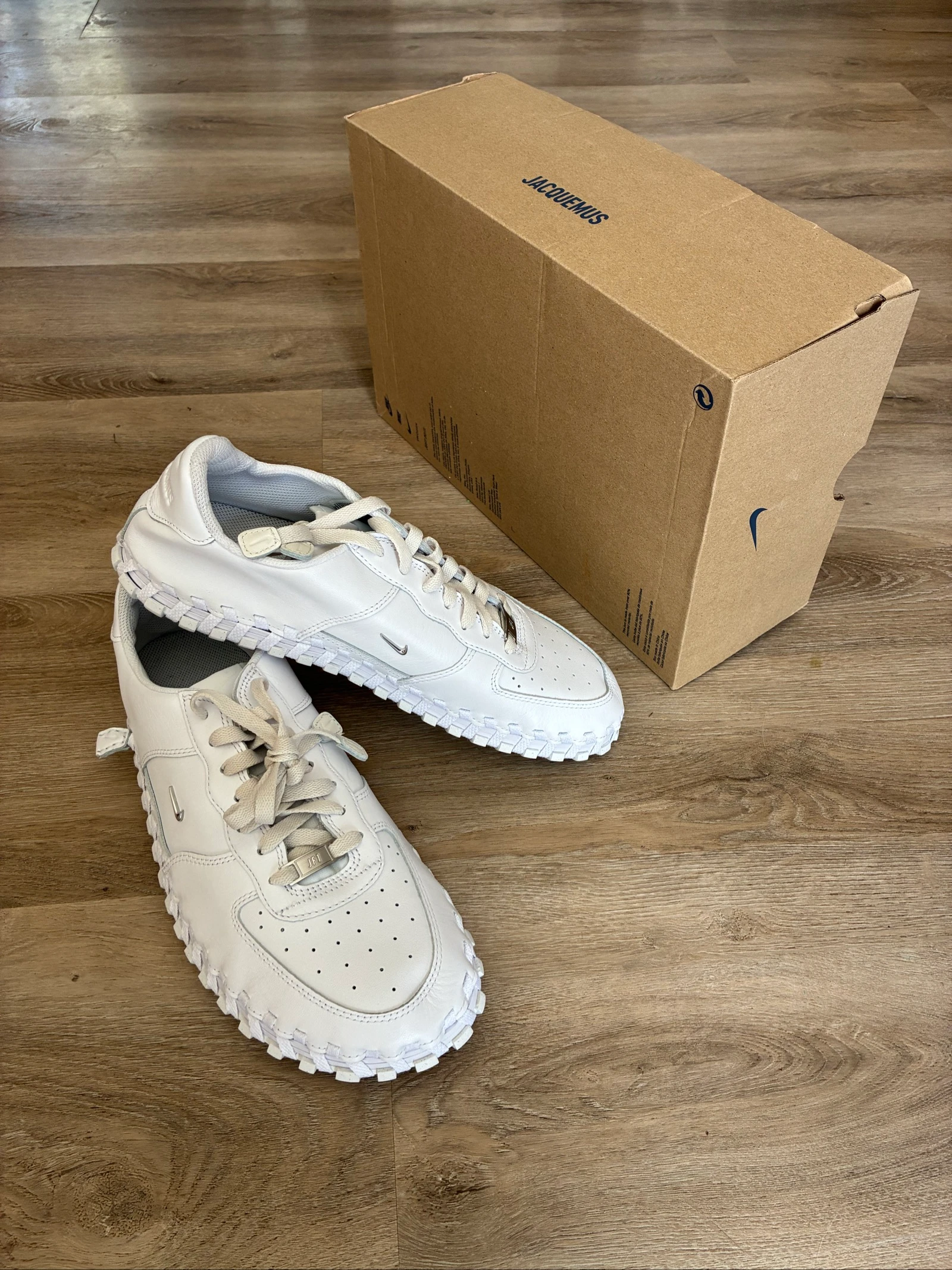 Basket Nike x Jacquemus taille 44